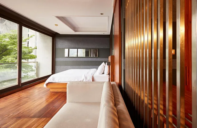 Suite, LUXX Langsuan 5/10