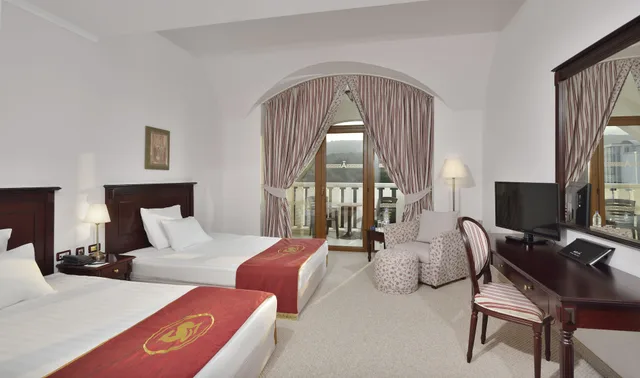 غرفة كلاسيكية بسريرين منفصلين بإطلالة على المتنزه، Melia Grand Hermitage 3/6