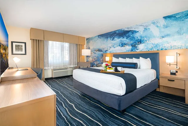 غرفة بسرير كينج بحوض استحمام لذوي الإعاقة، Best Western Plus Marina Gateway Hotel 5/6