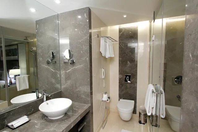 غرفة بسريرين منفصلين للمدخنين، Crowne Plaza Pune City Centre 2/3