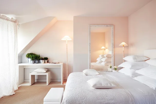 Suite, King Bed, Eiffel View, Sofa، Monsieur George-Champs Elysees 1/2