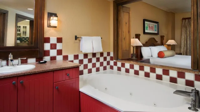 فيلا بسرير كينج بغرفة نوم واحدة مع أريكة، Boulder Ridge Villas at Disneys Wilderness Lodge 4/4