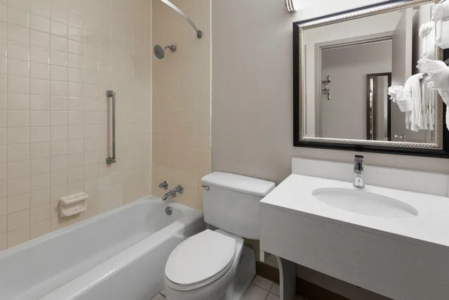 غرفة رباعية بسريرين مزدوجين، Days Inn By Wyndham Cambridge 6/6