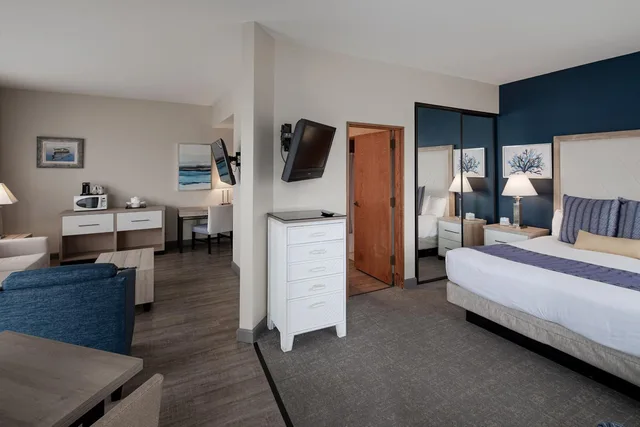 جناح استوديو بسرير كينج مع أريكة، Bay Club Hotel & Marina 1/3