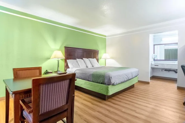 غرفة بسرير كينج لذوي الإعاقة، Motel6 Kingsburg, CA 8/10