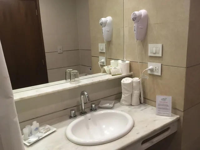 غرفة بسريرين مزدوجين، Howard Johnson by Wyndham Yerba Buena 6/6