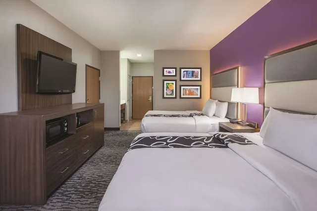 Room, 2 Queen Beds, La Quinta Inn & Suites by Wyndham NW Tucson Marana 2/10