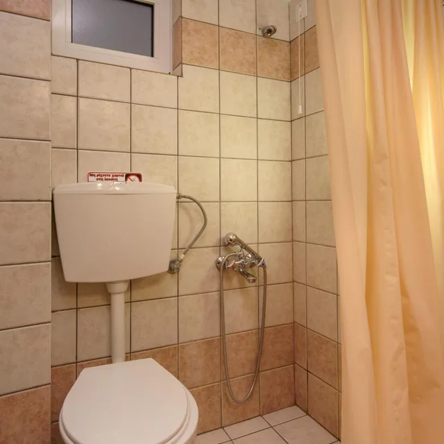 غرفة ثلاثية، Melissa Hotel 10/10