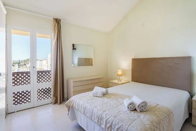 شقة بسرير مزدوج بغرفة نوم واحدة مع أريكة، Marina Plaza by Garvetur 1/5