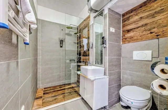 Deluxe, King Bed, City View, Silver Gate Rooms Dioklecijan Palace 4/5