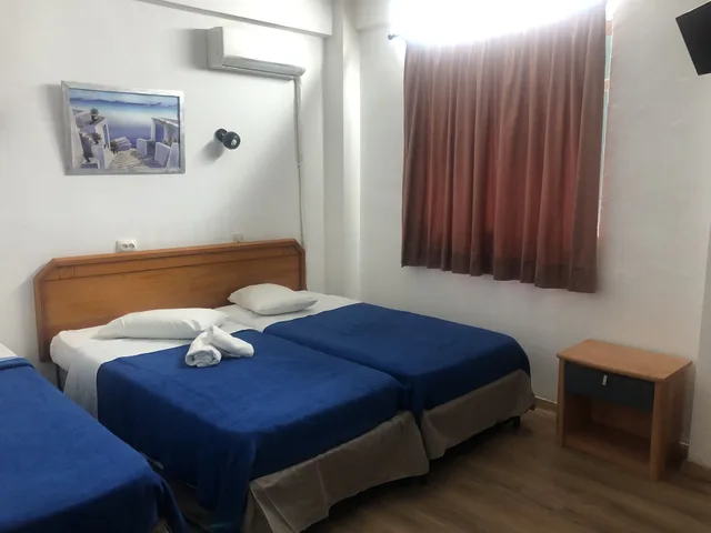 غرفة قياسية ثلاثية بسرير كوين وسرير فردي بحمام خاص، Sparta Team Hotel - Hostel 9/10