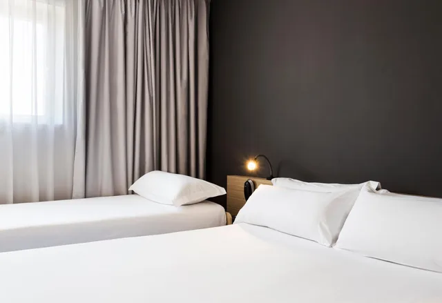 غرفة بسرير مزدوج مع سرير إضافي، B&B HOTEL Granada 5/9