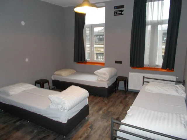 جناح بحمام خاص، Urban City Centre Hostel 1/1