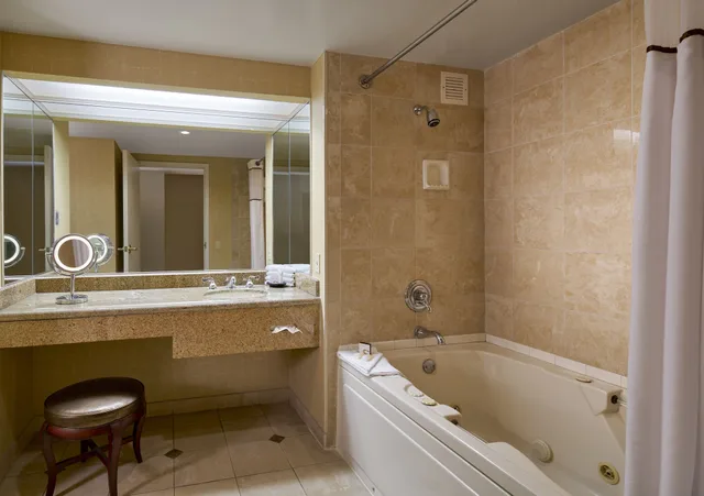 Renovated, Premium, King Bed, River View، Horseshoe Bossier City - A Caesars Rewards Destination 10/10