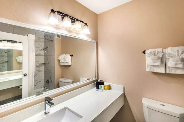 Suite, King Bed, QUALITY INN AND SUITES PLANO EAST RICHARDSON 4/4