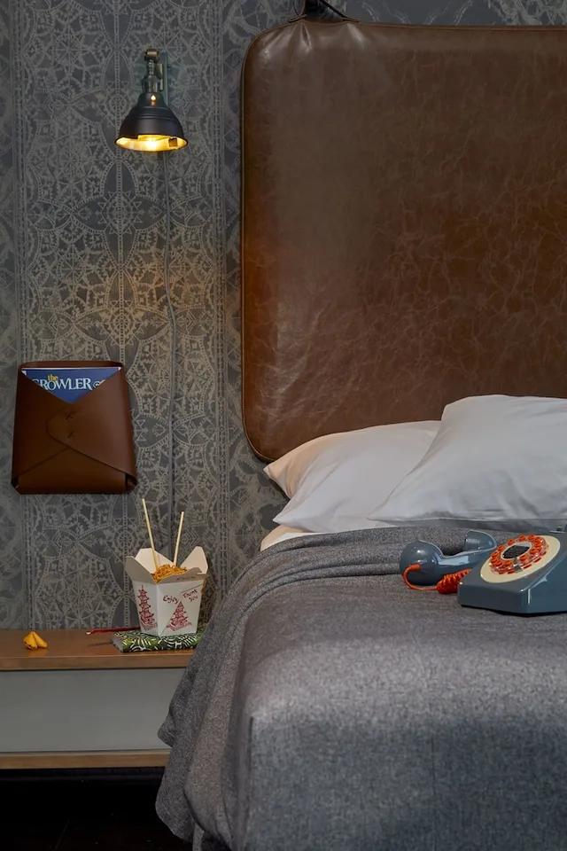 Loft, King Bed, Moxy Minneapolis Downtown 2/2