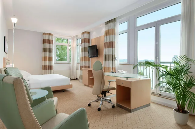 جناح، Dorint Hotel Bonn 7/8