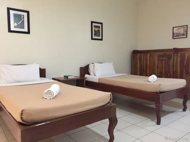 Executive, Twin Beds, El Haciendero Private Hotel 1/3