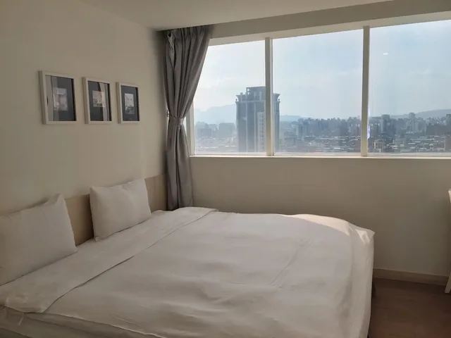 غرفة بسرير مزدوج بإطلالة على المدينة، We Meet Taipei Hotel 10/10