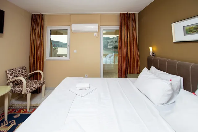 جناح عائلي بسرير مزدوج وسريرين منفصلين بإطلالة على البحر، Hotel Kuc 10/10