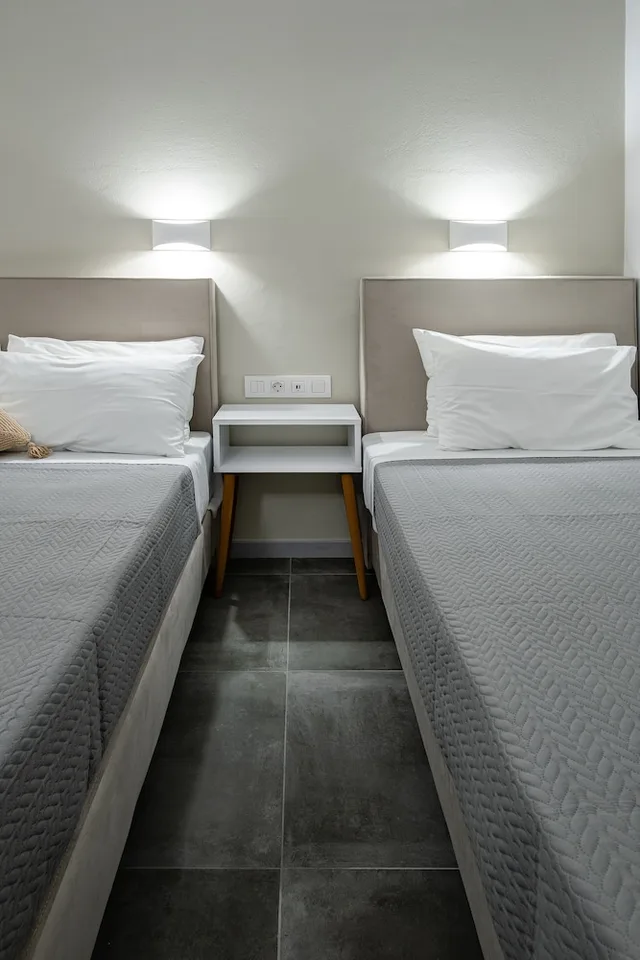 غرفة سوبيريور ثلاثية بسرير مزدوج وسرير فردي، DILION HOTEL 3/5