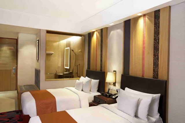 Standard, Twin Beds, Pool View, Smoking, Holiday Inn New Delhi Mayur Vihar Noida 6/10