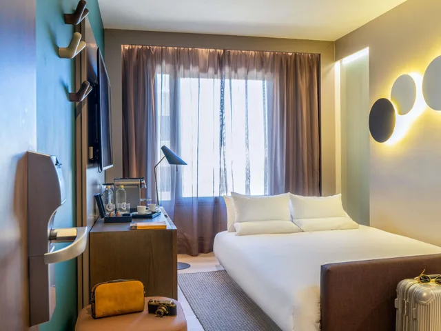 جناح جونيور، Novotel Campo De Las Naciones Hotel 6/10