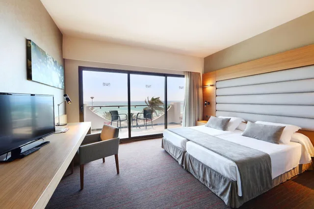 غرفة سوبيريور بسرير مزدوج بإطلالة على البحر بشرفة، Hotel Playa Golf - Adults Only 1/9