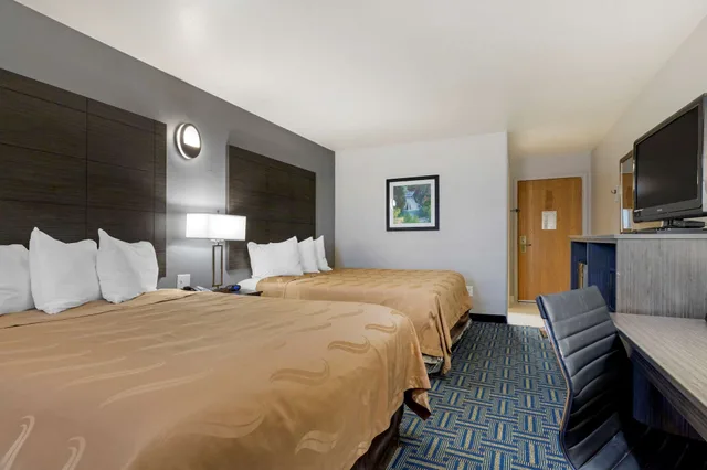 غرفة قياسية بسريرين كوين للمدخنين، Quality Inn Sallisaw 1/3