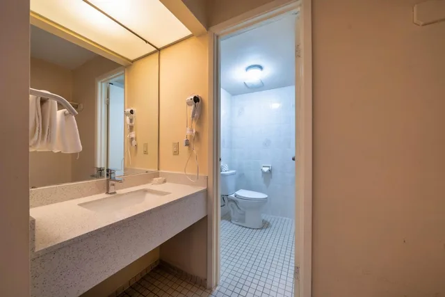 غرفة فاخرة رباعية، Fullerton Manor Inn 5/6
