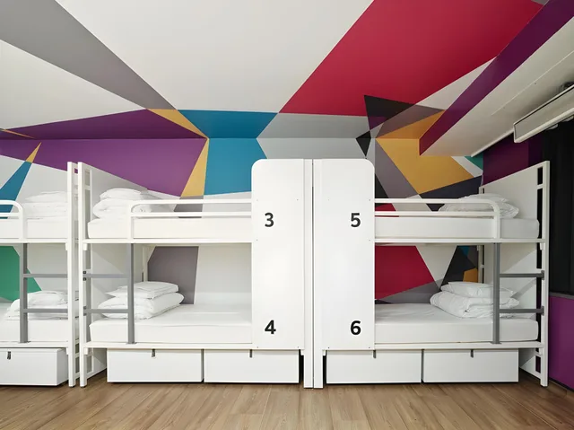 Private, Mixed Dorm, 8 Beds، Generator London 1/1