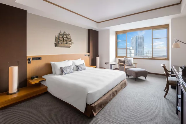 Room, King Bed, Harbour Side, Oriental Floor، Oriental Hotel 3/3