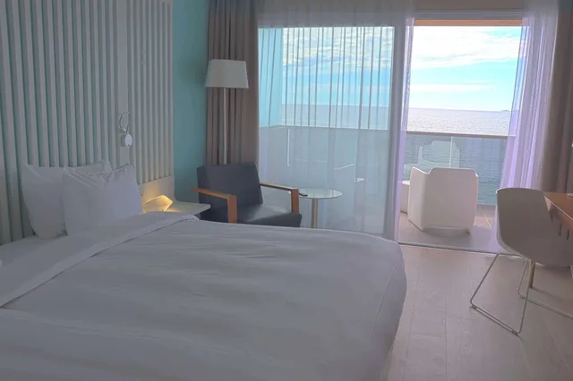 غرفة سوبيريور بسريرين منفصلين بإطلالة على البحر بشرفة، Radisson Blu Resort Spa Ajac 10/10