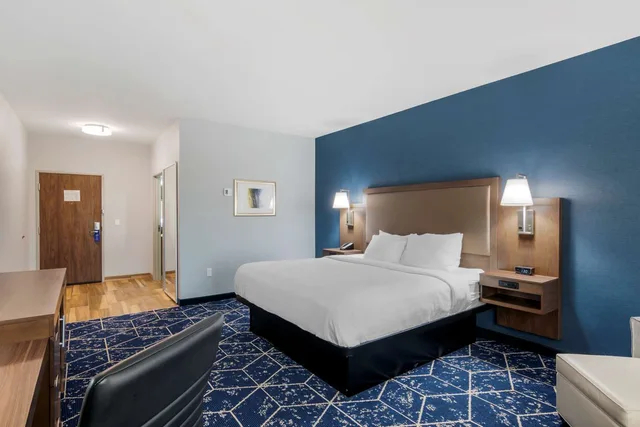 غرفة بسرير كينج، Best Western Plus St Louis Airport Hotelbest Western Plus St Louis Airport Hotel 4/9