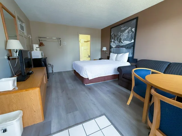 استوديو بسرير كوين، Super 8 By Wyndham Medicine Hat Ab 3/4