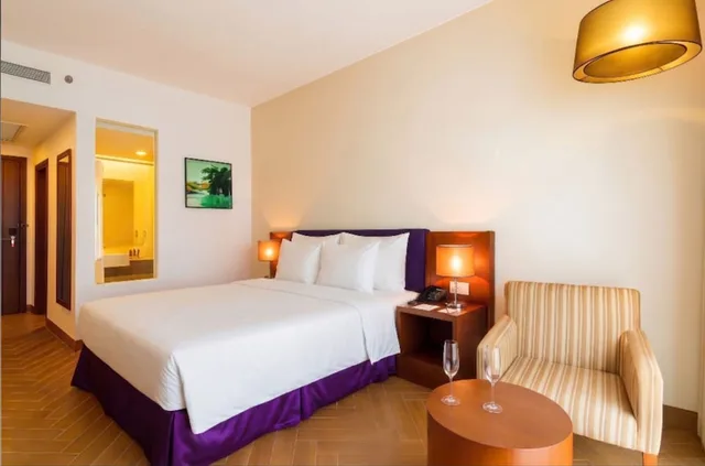 غرفة ديلوكس بسرير كينج بإطلالة جزئية على البحر، TTC Hotel - Michelia 3/10