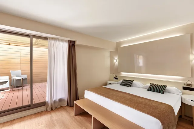 غرفة تنفيذية بسرير مزدوج بشرفة، THB Los Molinos - Adults Only 1/4