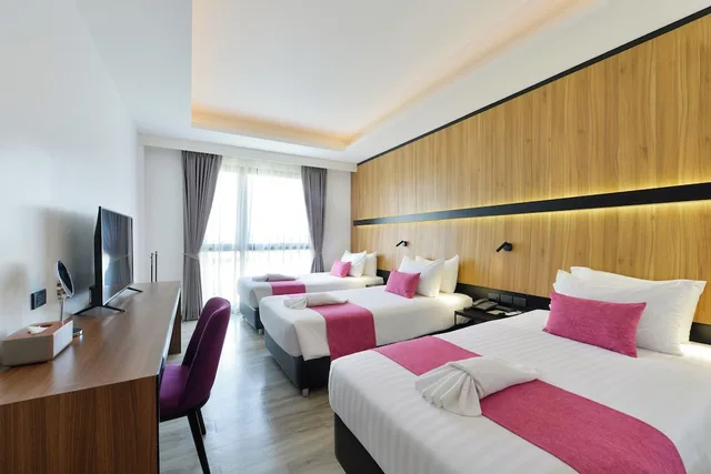 غرفة ثلاثية بثلاثة أسرّة بإطلالة على البحيرة، Gate43 airport hotel Bangkok (SHA Plus+) 2/5