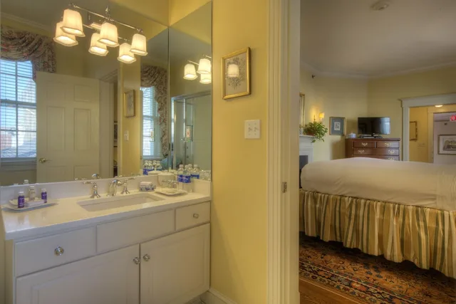 Newport, King Bed، Francis Malbone House Inn 5/5