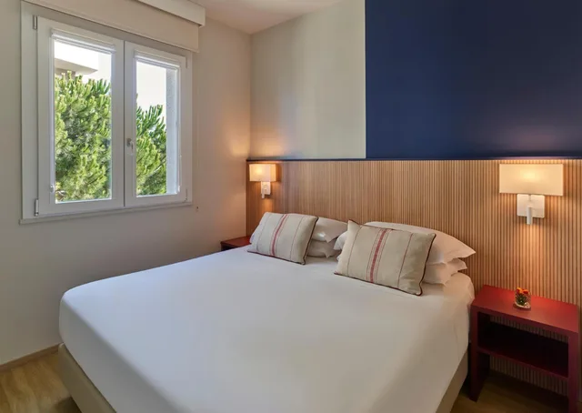 جناح جونيور، Serena Majestic Hotel Residence 1/3