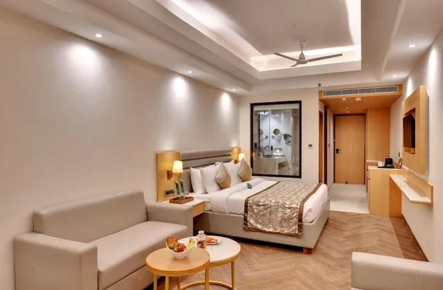 غرفة سوبيريور بسرير كينج، Click Collection Lucknow 4/4