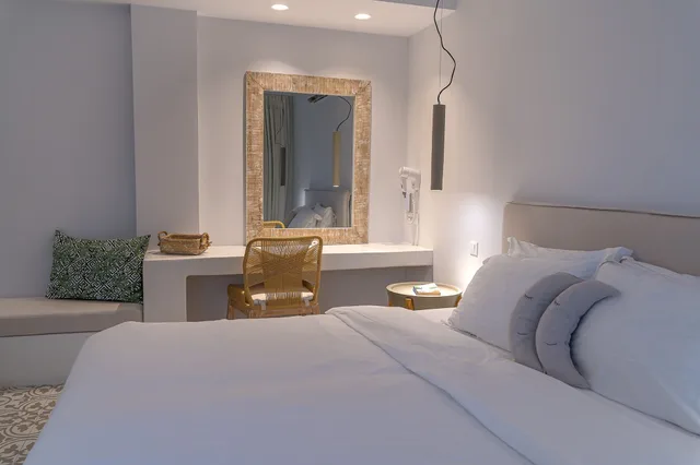 غرفة بسريرين منفصلين بحوض جاكوزي، Adonis Hotel Studios & Apartments 2/5