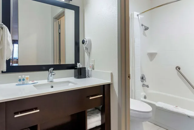 جناح بسريرين كوين، Comfort Inn and Suites Tigard near Washington Square 5/5