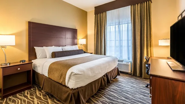 غرفة مفردة بسرير كينج، Cobblestone Hotel & Suites - Chippewa Falls 1/1
