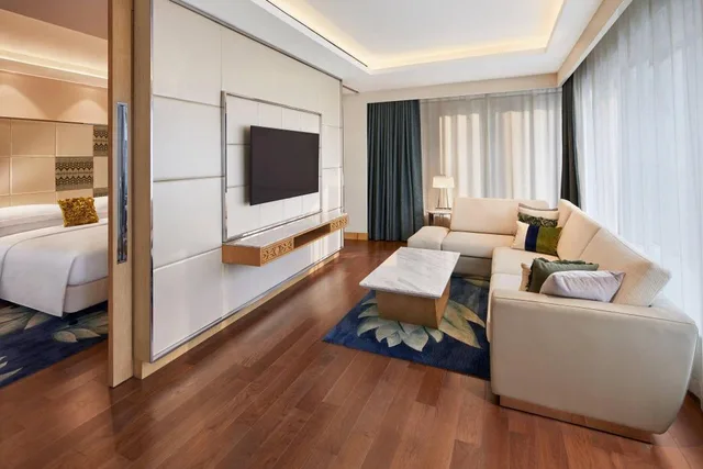 جناح بسرير كينج بإطلالة على المدينة بغرفة نوم واحدة بغرفتين مع دخول صالة النادي، Renaissance Dhaka Gulshan Hotel 1/2