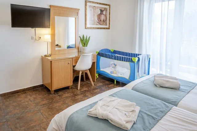 2 Bedrooms, Family, Suite, Apartment, 4 Beds، Peridis Family Resort 4/7