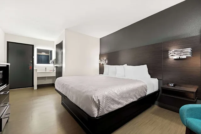 غرفة قياسية بسرير كينج، Econo Lodge Dumas 3/6