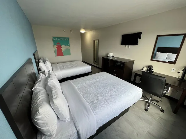 غرفة بسريرين مزدوجين، Travelodge by Wyndham Ozone Park 1/3