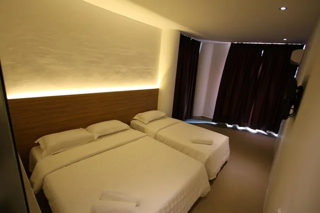 Deluxe, 1 Queen and 1 Single Bed, Place2stay - Kenyalang 1/3