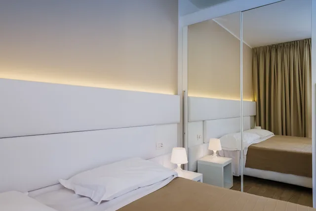 غرفة عصرية ثلاثية بسرير مزدوج وسرير فردي، Villa Katy 2/5